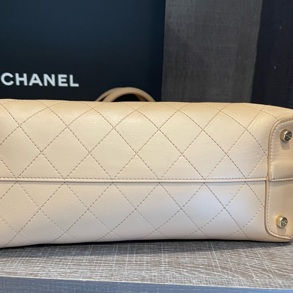 SOLD Chanel! LIKE NEW Small Shopping tote 20P beige - Picture 7 of 10
